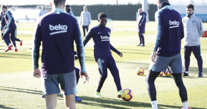 Wagué participando en la sesión de entrenamiento del Barça / TWITTER