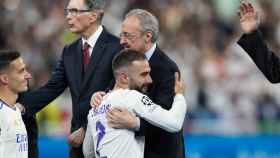 Florentino Pérez y Dani Carvajal, abrazándose tras conquistar un título del Real Madrid / REDES