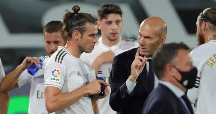 Gareth Bale y Zinedine Zidane durante el partido contra el Mallorca / EFE