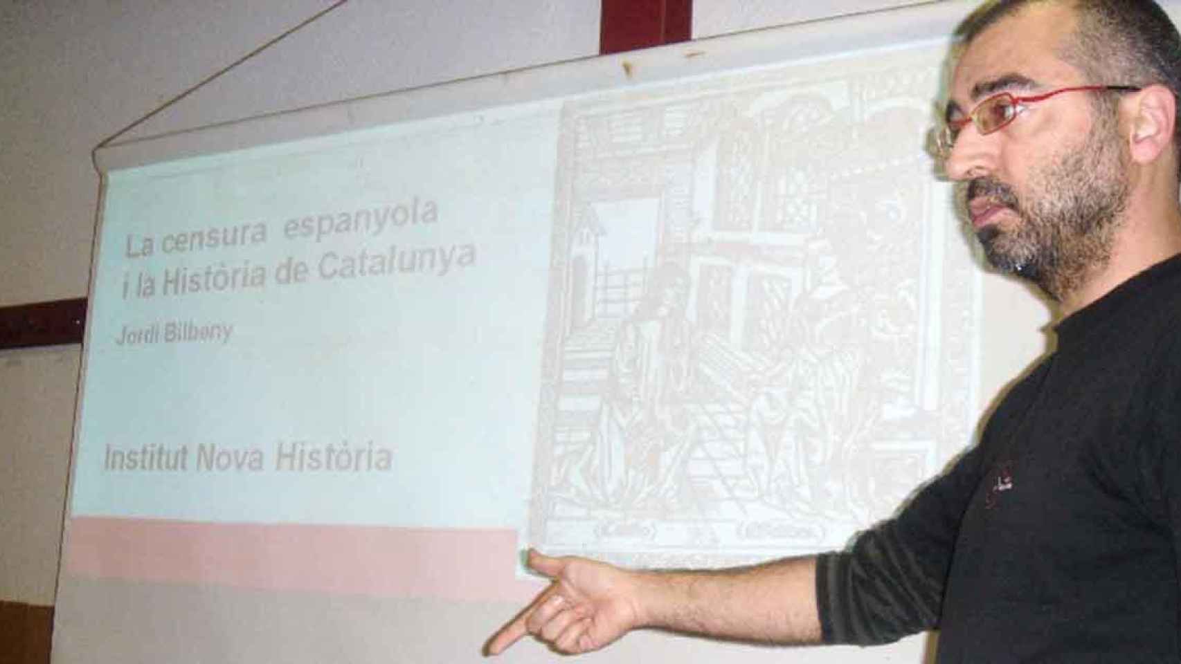 El fundador del Institut Nova Història, Jordi Bilbeny, que predica el revisionismo histórico del tipo Shakespeare era Cervantes y Santa Teresa leía en catalán” / INH
