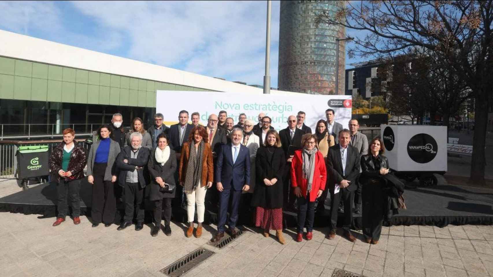 Miembros del Ayuntamiento, asociaciones económicas, empresariales y sindicales de Barcelona / AJUNTAMENT DE BARCELONA
