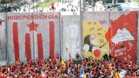El muro simbólico con el que la ANC quería representar en la Diada las victorias del pueblo catalán como parte de un procés que Estados Unidos analiza / EFE