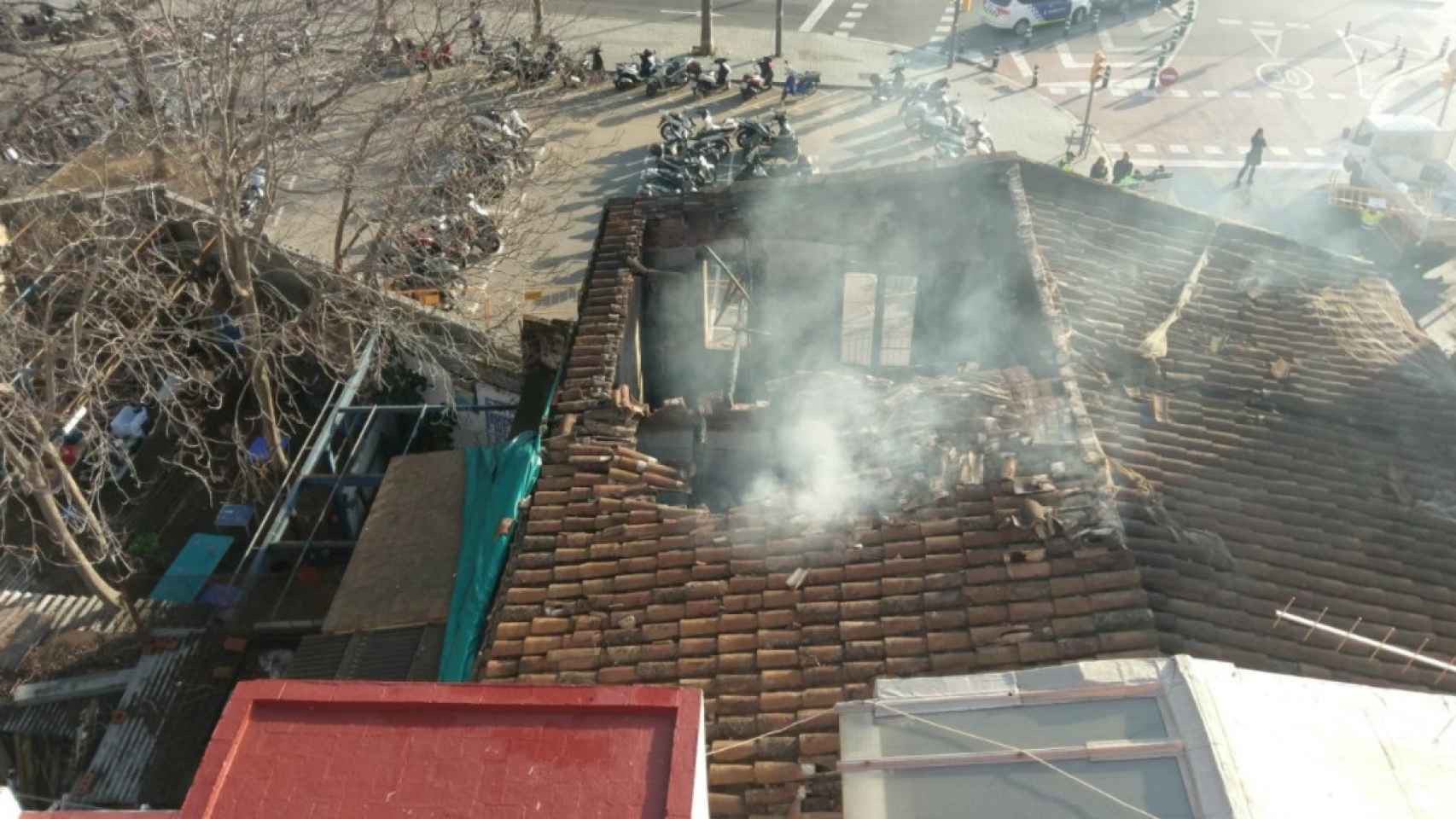 Una foto del techo del Ateneu de Sarrià / Twitter @La_Directa