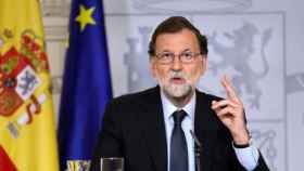 El presidente del Gobierno, Mariano Rajoy, tras el primer consejo de ministros tras el atentado de Las Ramblas y Cambrils / EFE
