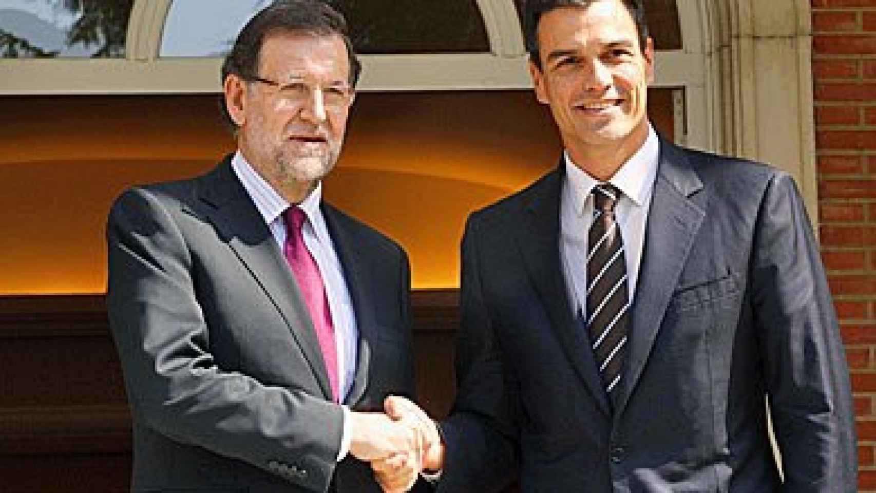 El presidente del Gobierno, Mariano Rajoy, y el secretario general del PSOE, Pedro Sánchez