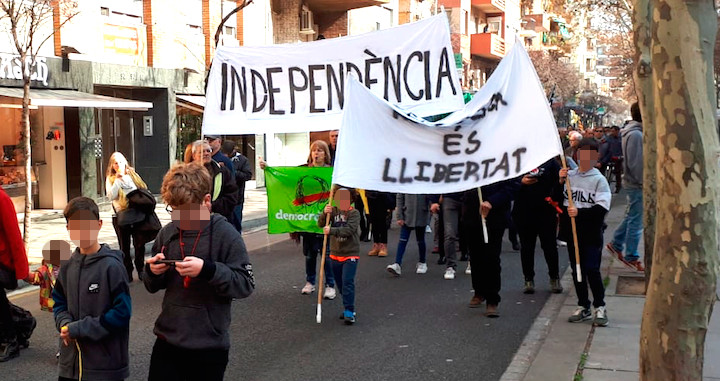 Niños en la manifestación independentista