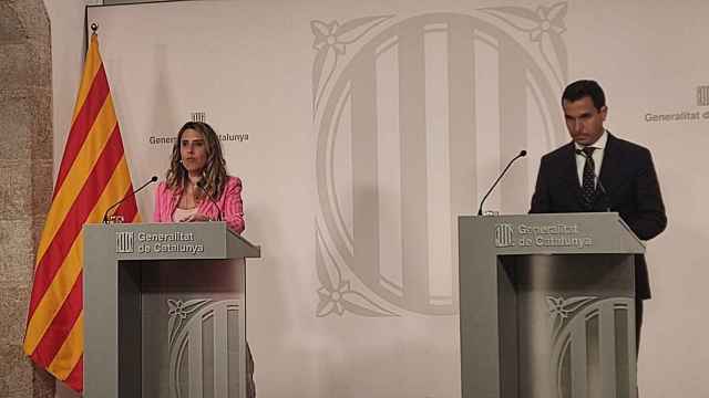 La portavoz del Govern de la Generalitat, Patricia Plaja (i) y el director de  l'Agència Catalana de l'Aigüa, Samuel Reyes / CG