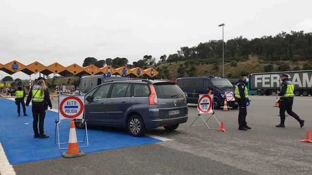 Fotografía de archivo de un control de la Policía Nacional en La Jonquera (Girona), en la frontera con Francia / EUROPA PRESS