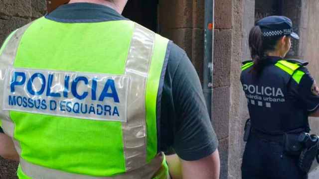 Los Mossos d'Esquadra y la Guardia Urbana desarticulan un punto de venta de droga en el Raval / EUROPA PRESS