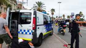 Una redada de la Guardia Urbana contra manteros en Barcelona, que según denuncia CSIF podrían haber 'chivatazos' / LDTV