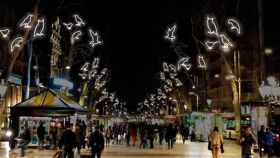 Luces de Navidad en La Rambla de Barcelona / EUROPA PRESS