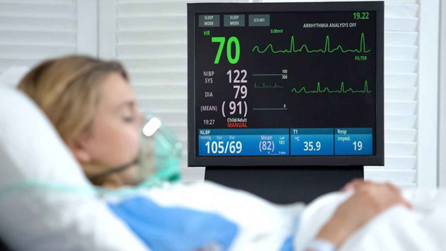 Imagen de una paciente recibiendo oxígeno en un centro hospitalario / EP