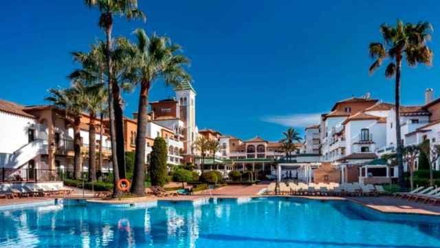 La piscina de un hotel del grupo Barceló / BARCELÓ HOTELS