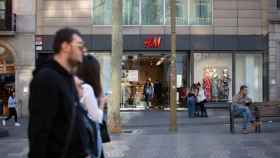 Tienda de H&M en Barcelona / DAVID ZORRAKINO - EUROPA PRESS