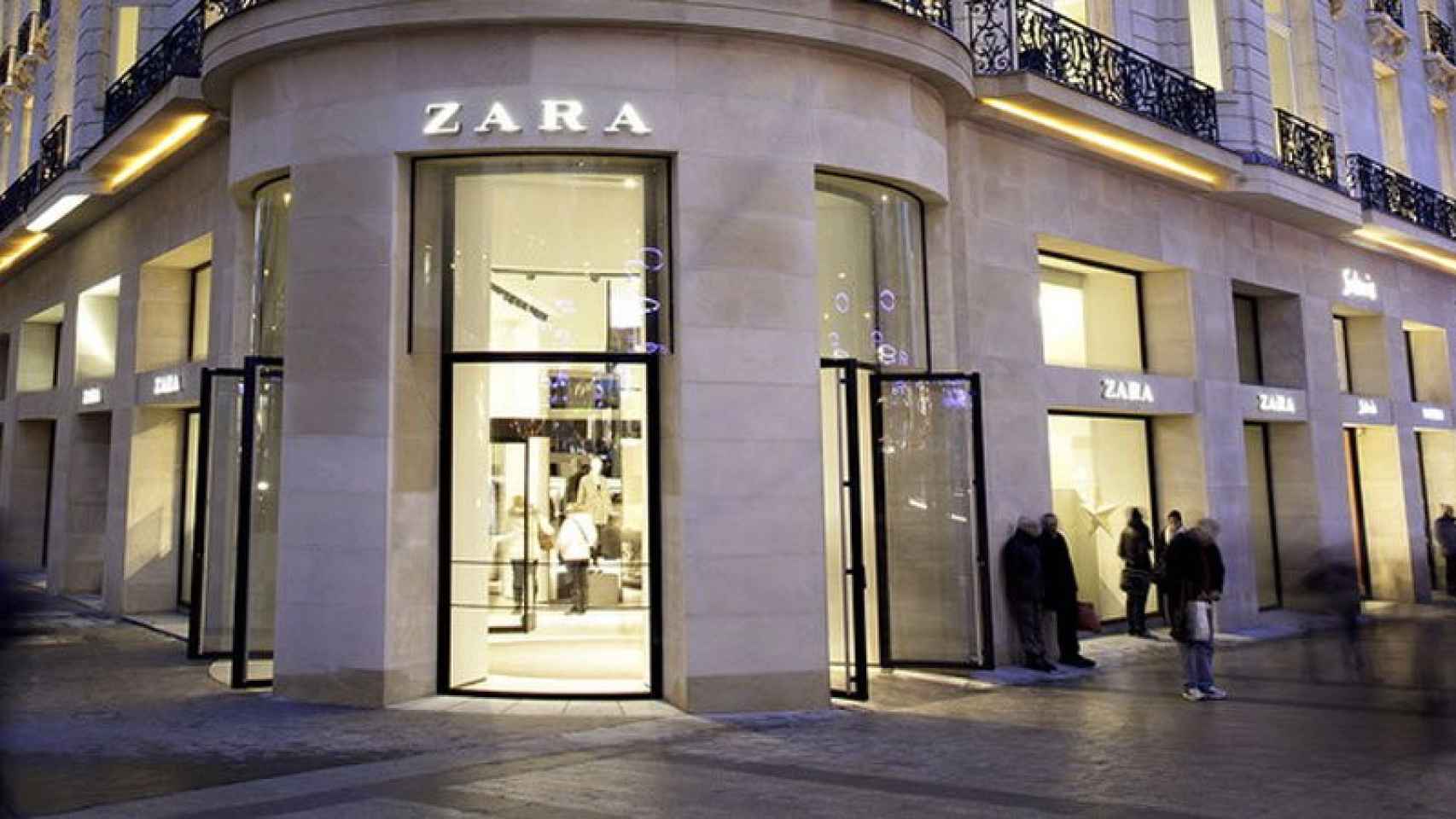 El establecimiento que Zara tiene en Champs-Élysées, París (Francia)