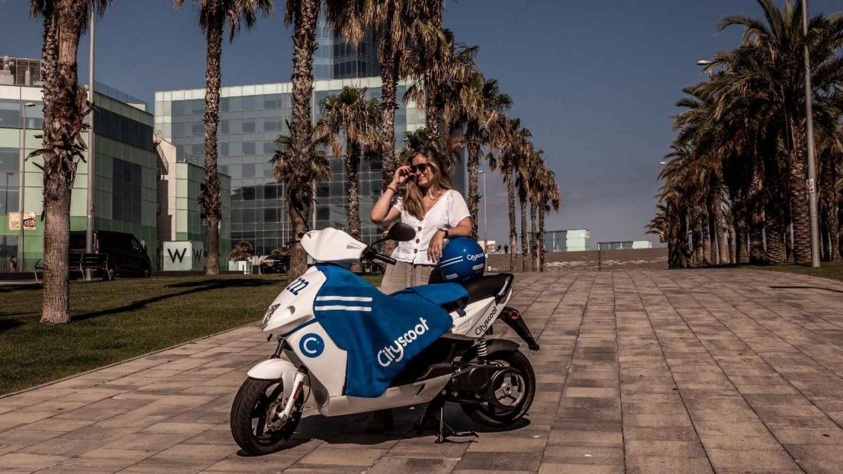 Una de las motos eléctricas de Cityscoot en Barcelona
