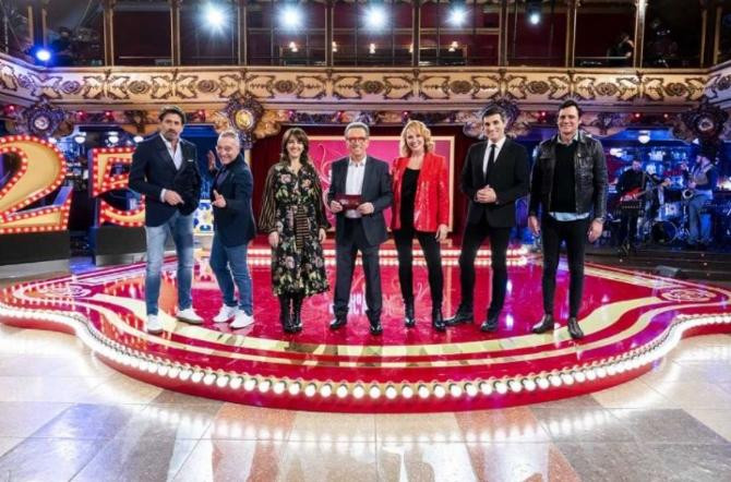 Foto de los presentadores del especial de 'Saber y Ganar' / Josep Echaburu en RTVE