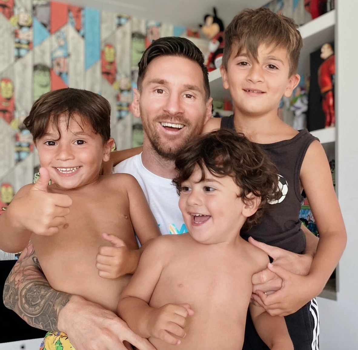 Leo Messi con sus tres hijos