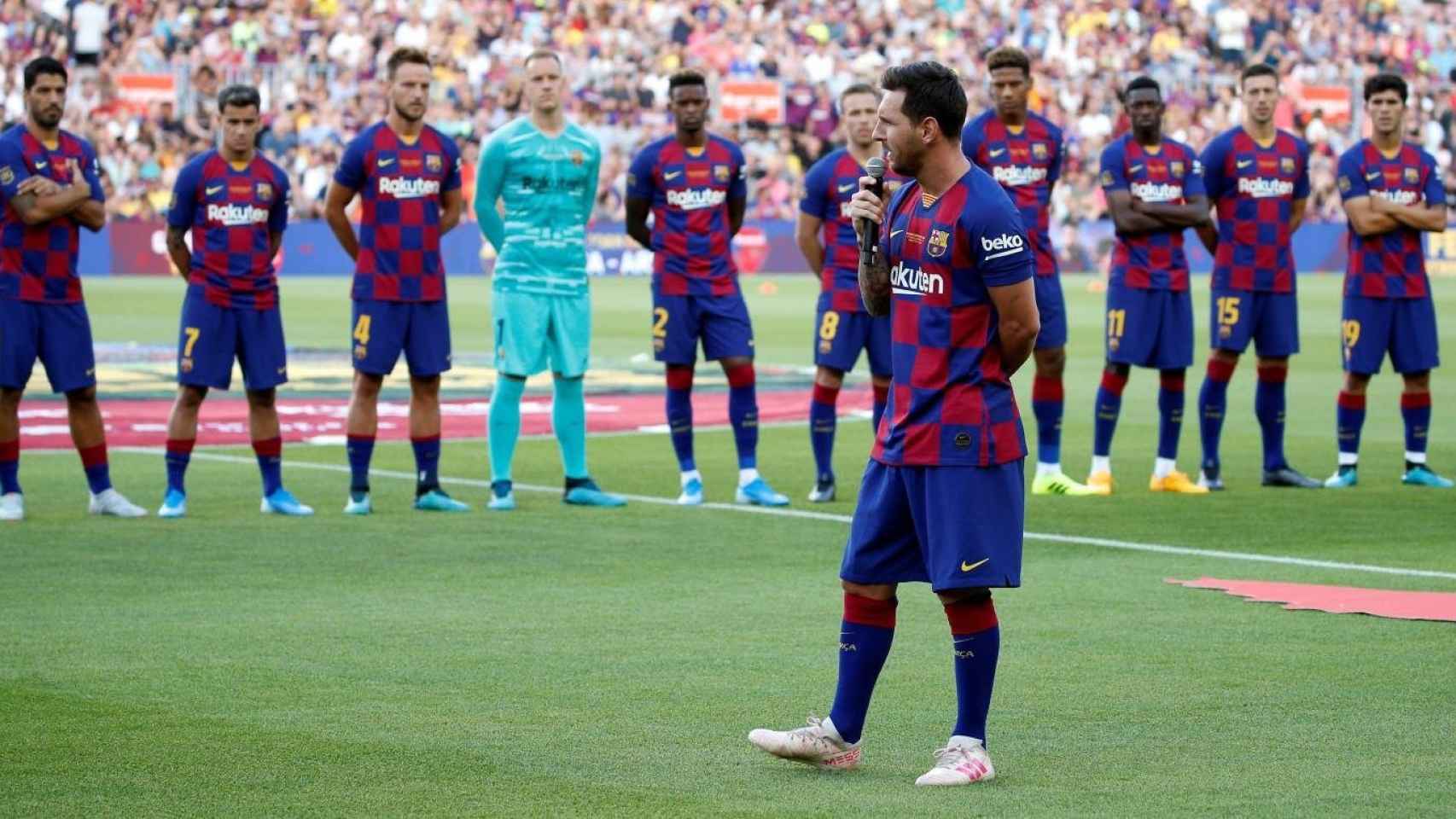 Messi y otros jugadores de la plantilla en la previa de un partido en el Camp Nou /REDES