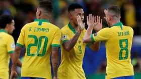 Arthur y Gabriel Jesus celebran el segundo gol de Brasil EFE