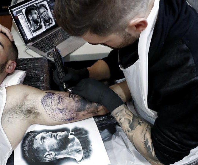 Tatuaje del rostro de Leo Messi / EFE
