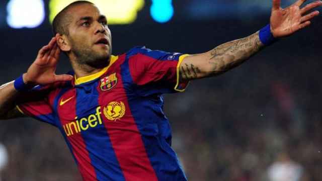 Dani Alves viste la camiseta del Barça cuando todavía brillaba el logo de Unicef en el pecho / REDES