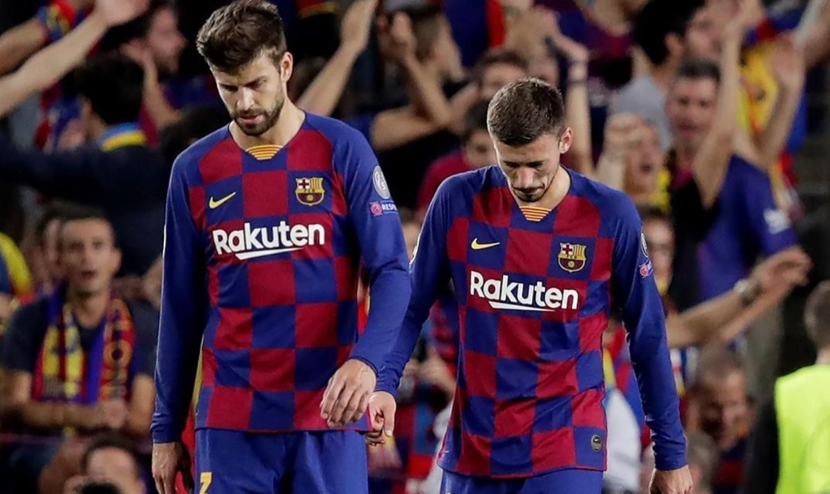 Piqué y Lenglet, problemas cabizbajos en un partido del Barça | EFE