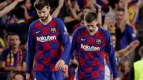 Piqué y Lenglet, problemas cabizbajos en un partido del Barça | EFE