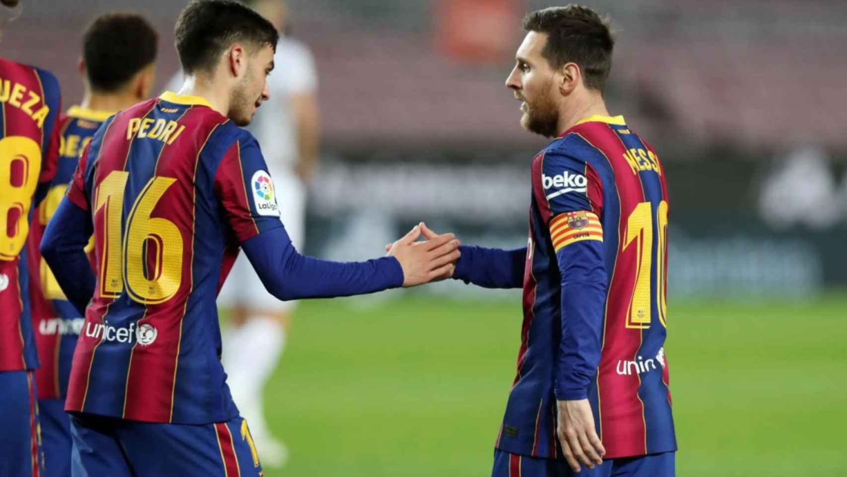 Pedri y Messi celebrando el gol del / FC Barcelona