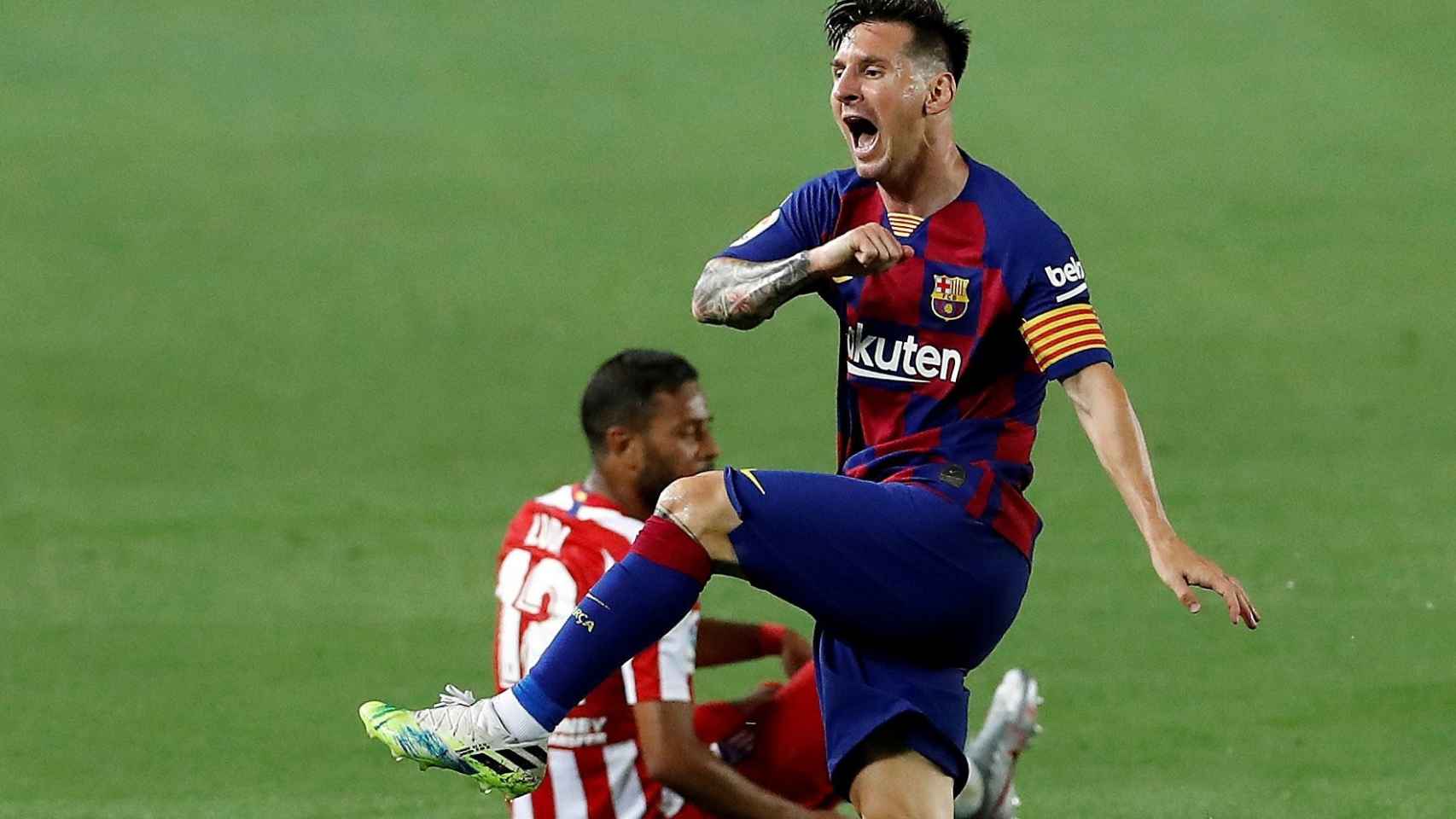 Leo Messi, enfadado en una acción contra el Atlético de Madrid | EFE