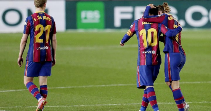 Griezmann celebrando un gol con Leo Messi, la temporada pasada / EFE