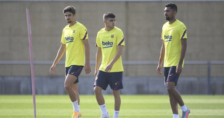 Trincao, Pedri y Matheus Fernandes en el entrenamiento del Barça / FCB