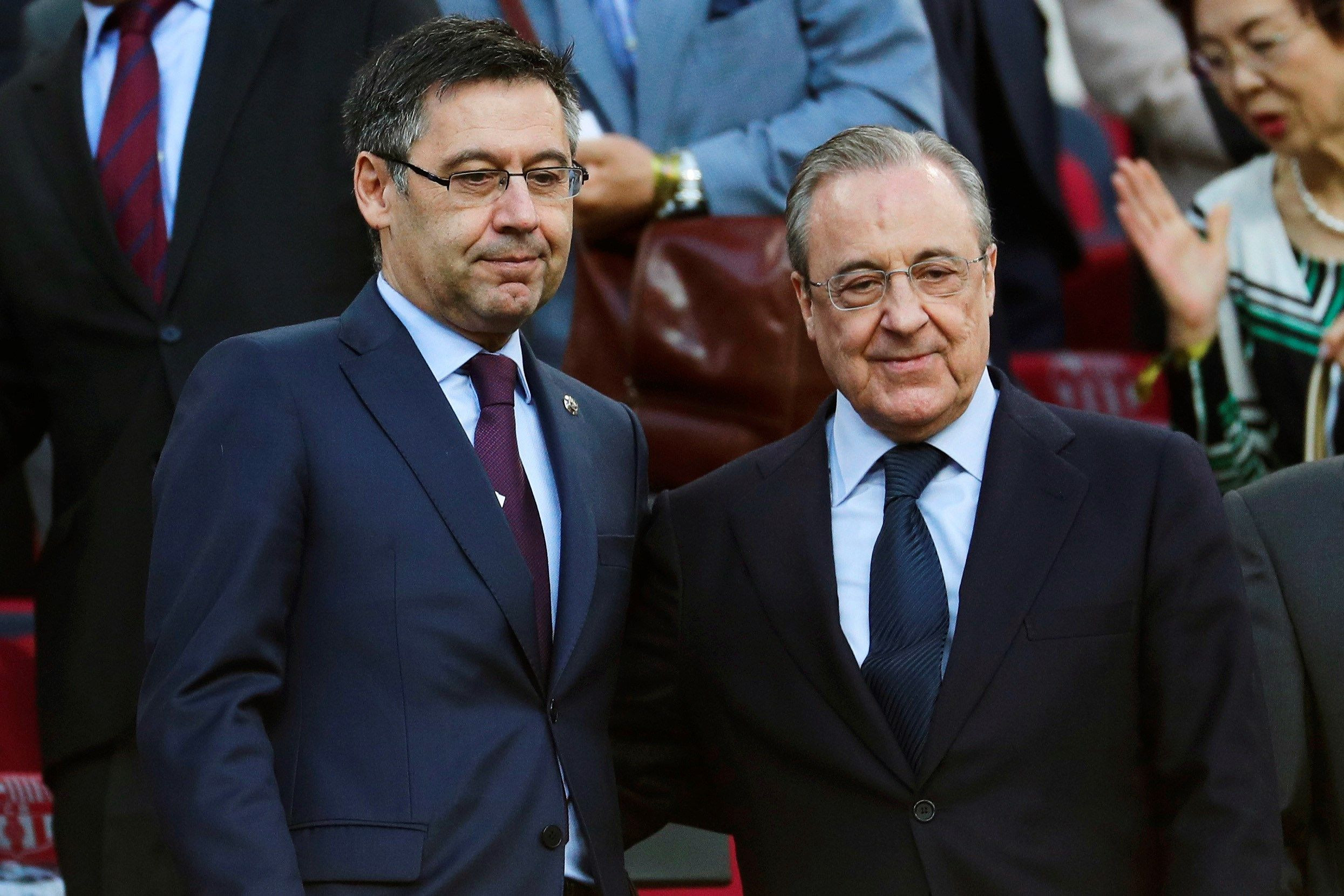 Josep Maria Bartomeu y Florentino Pérez, en el palco del Camp Nou cuando eran presidentes de Barça y Real Madrid / EFE