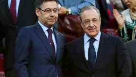 Josep Maria Bartomeu y Florentino Pérez, en el palco del Camp Nou cuando eran presidentes de Barça y Real Madrid / EFE