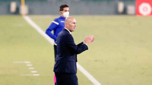 Zinedine Zidane dirigiendo el Real Madrid contra el Real Betis / EFE