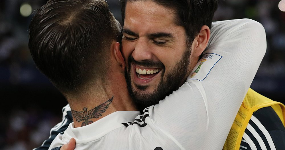 Isco y Sergio Ramos se abrazan / EFE