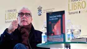 Juan José Millás en la presentación de su libro 'La vida a ratos' en Sevilla / AYTO. TOMARES