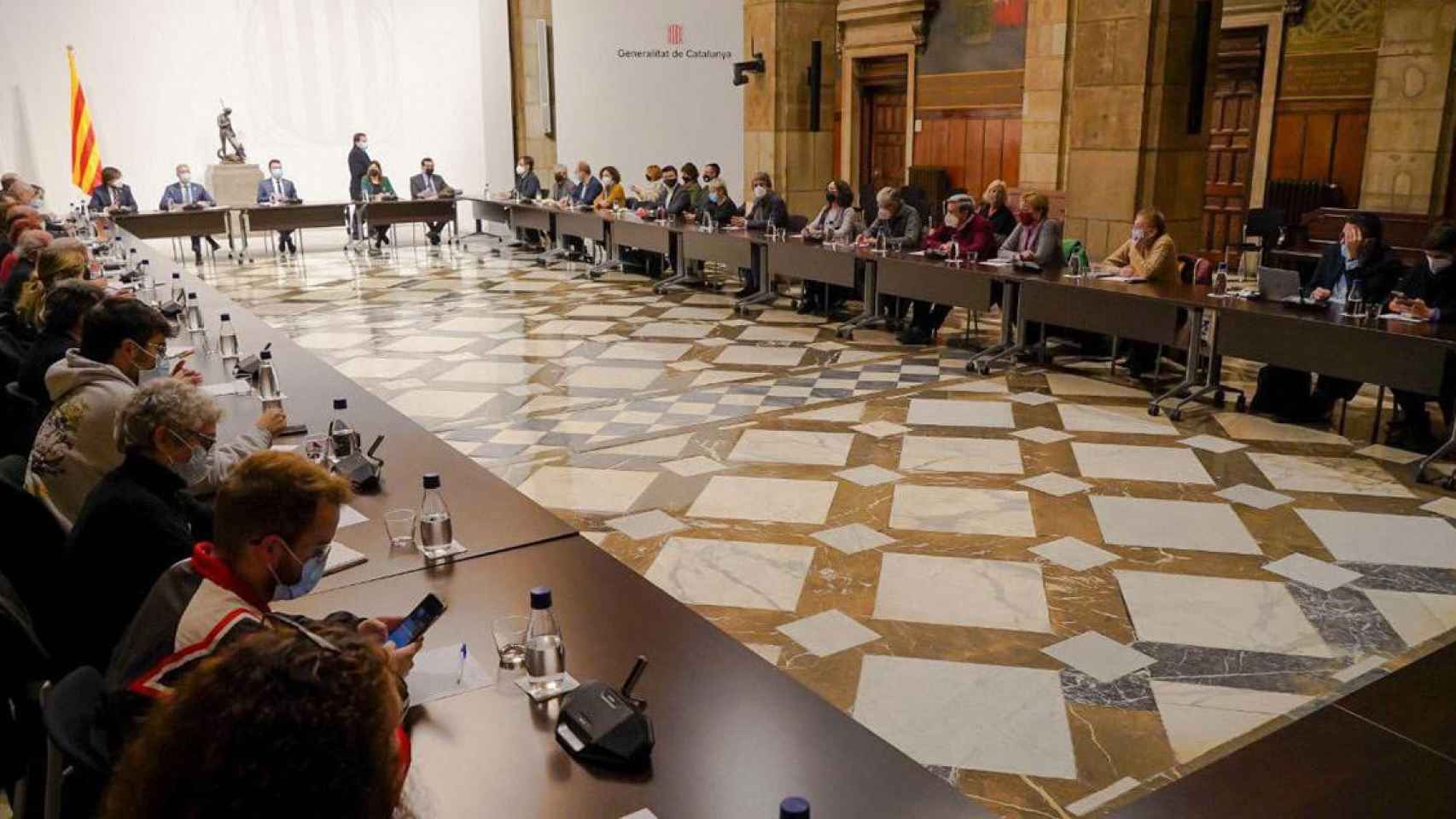 Cumbre sobre la lengua celebrada en el Palau de la Generalitat con la finalidad de buscar formas de blindaje de la inmersión / GENCAT
