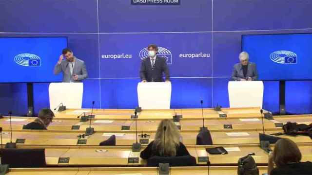 Carles Puigdemont, Toni Comín y Clara Ponsatí en el Parlamento Europeo / EP