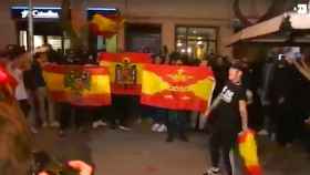 Manifestantes de la ultraderecha en plaza Artós / EFE