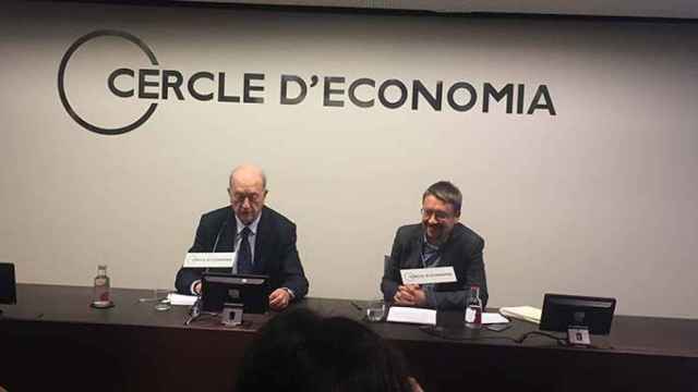 El presidente del Círculo de Economía, Juan José Brugera (i) y el cabeza de lista de Catalunya en Comú, Xavier Domènech / CG