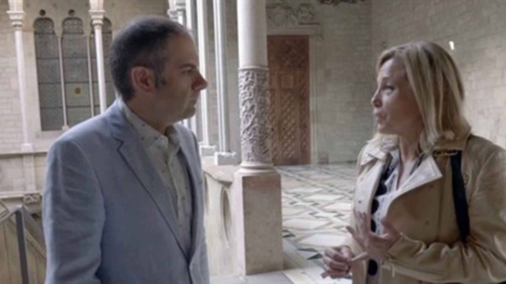 El periodista Toni Clapés y la exvicepresidenta Joana Ortega, en el programa de TV3 Fora de sèrie / TV3