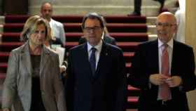 La presidenta del Parlament, Nuria de Gispert, junto al presidente de la Generalitat, Artur Mas, y el presidente del CATN, Joan Rigol