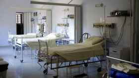 Una sala con camillas hospitalarias en una imagen de archivo. Negligencias médicas / PEXELS