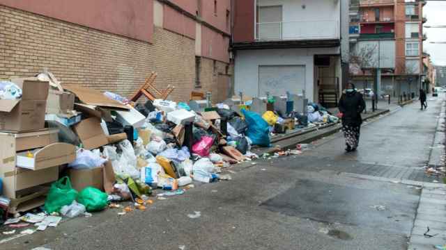 Basura fuera de los contenedores, es una de las causas por las que Barcelona ha multado a más de 500 comercios / EP