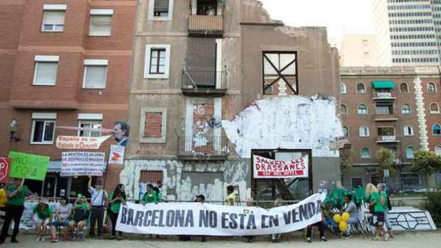 Un grupo de manifestantes protesta por el exceso de turismo en Barcelona / EFE