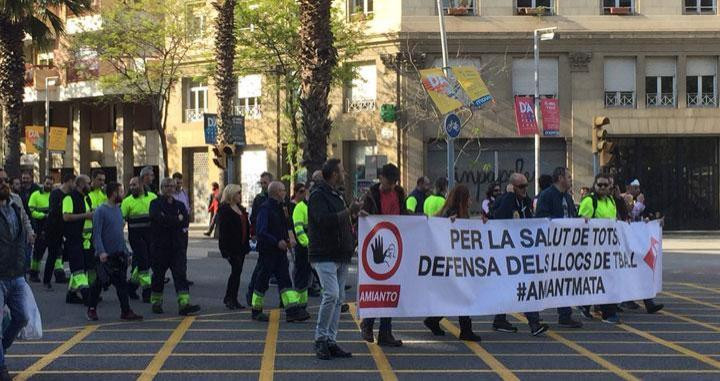 Manifestación de trabajadores del metro de Barcelona contra la gestión de TMB por la crisis del amianto / CG