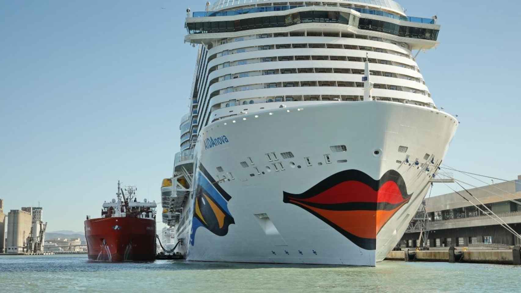 Un crucero amarrado en el Puerto de Barcelona, infraestructura perjudicada por la huelga de amarres / EP