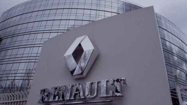 Un cartel de Renault en una de sus sedes / EFE