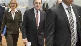 Mario Draghi a su llegada a la rueda de prensa de hoy / EFE